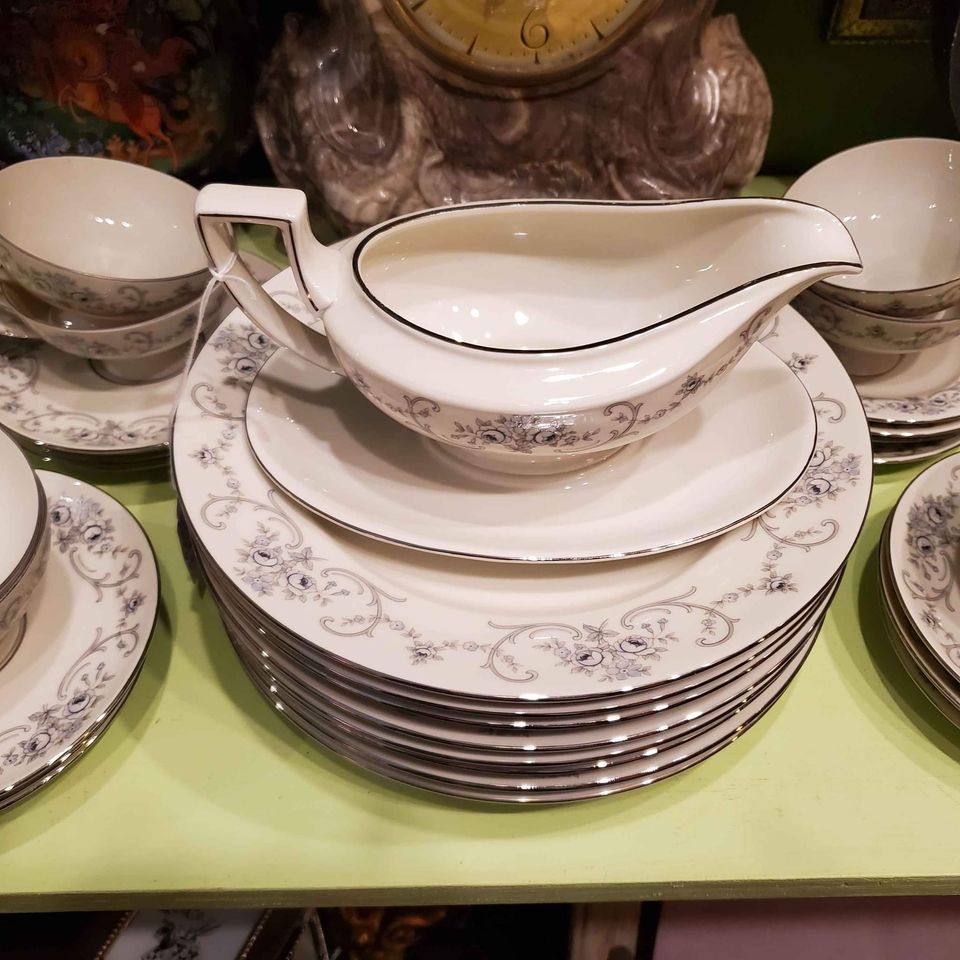 35 Piece Platinum Trim Dining Set